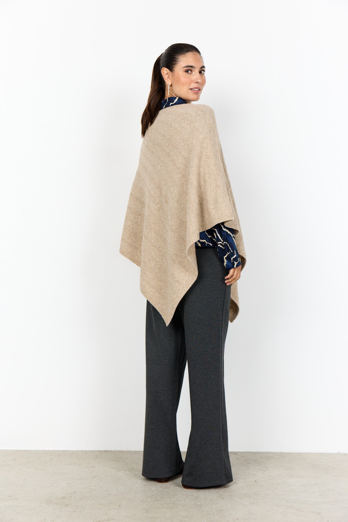 SC-AJNA 1 Poncho Sand