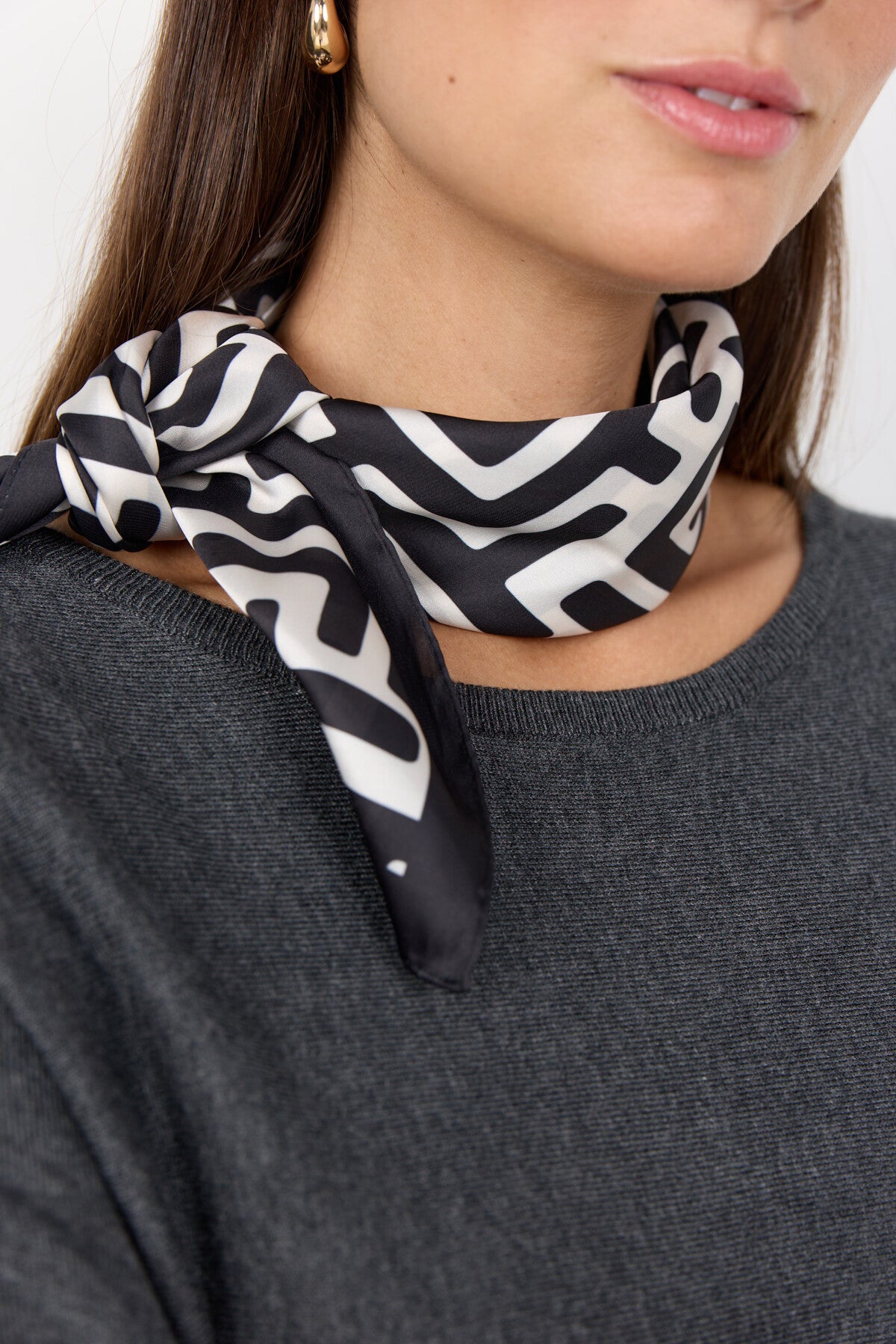 SC-VINONA 1 Scarf Black