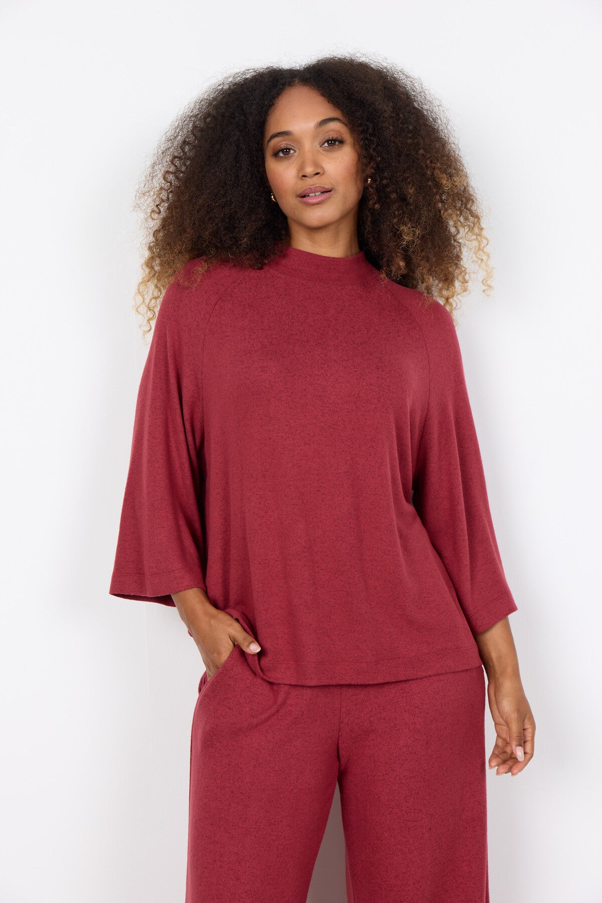 SC-BIARA 151 Blouse Ruby red