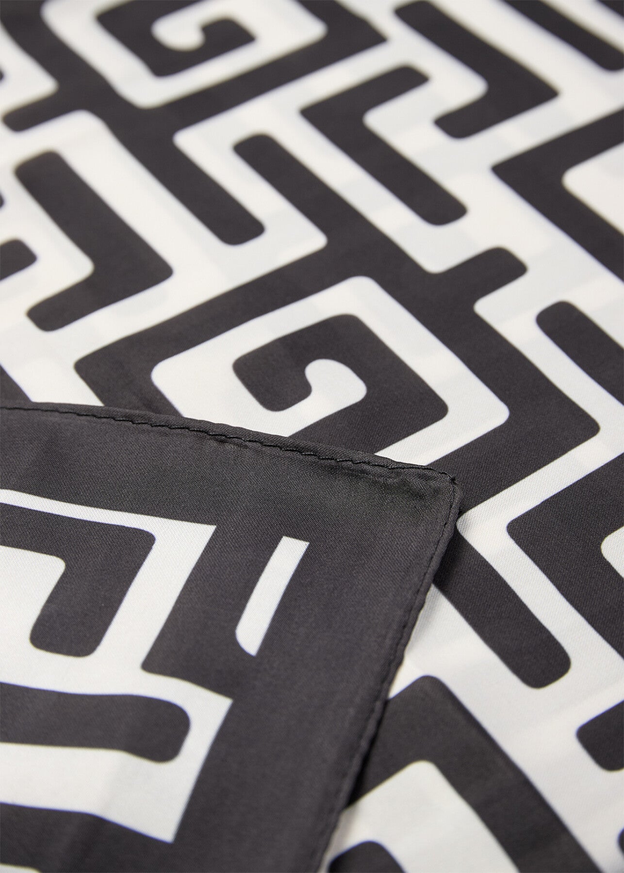 SC-VINONA 1 Scarf Black