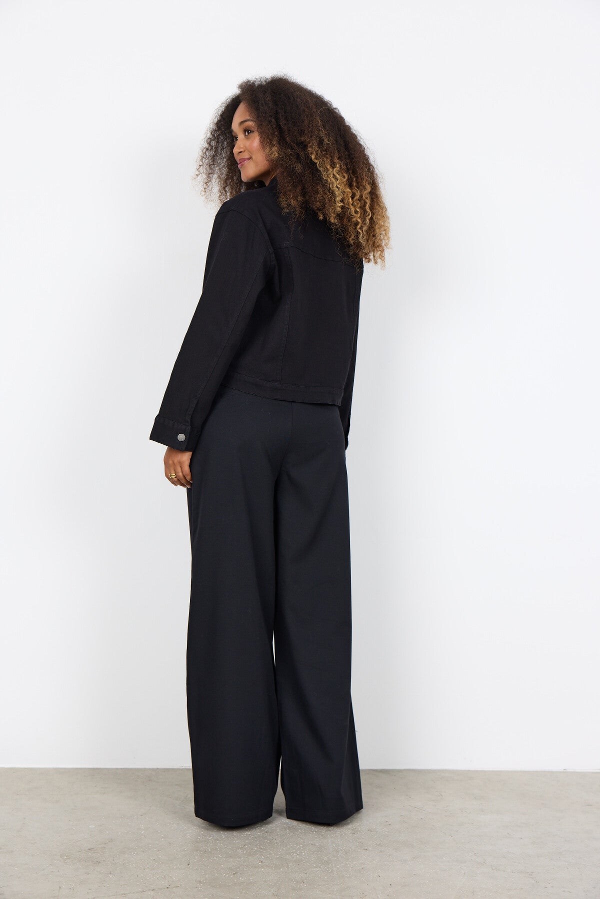 SC-BESS 1 Jacket Black