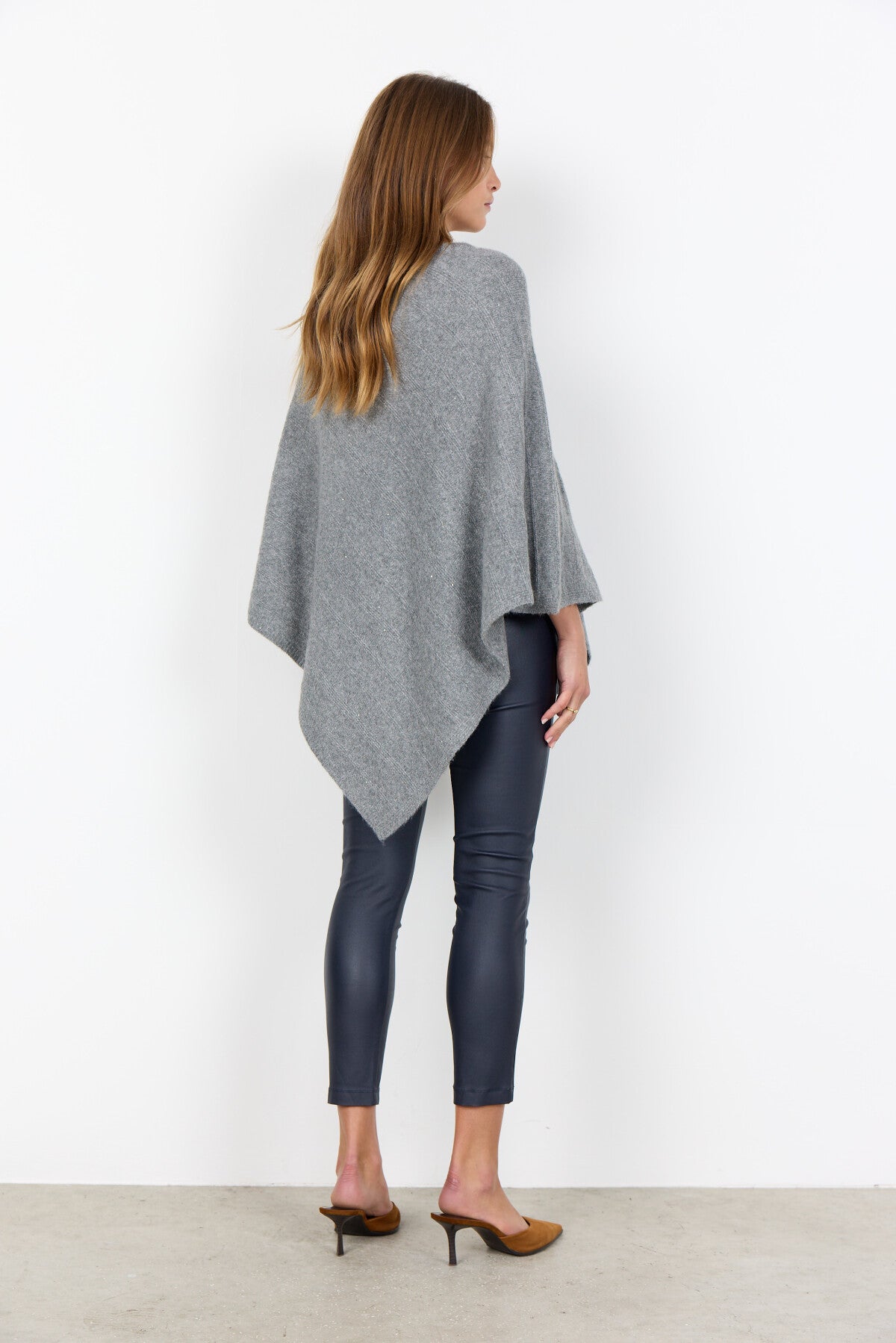 SC-AJNA 1 Poncho Grey