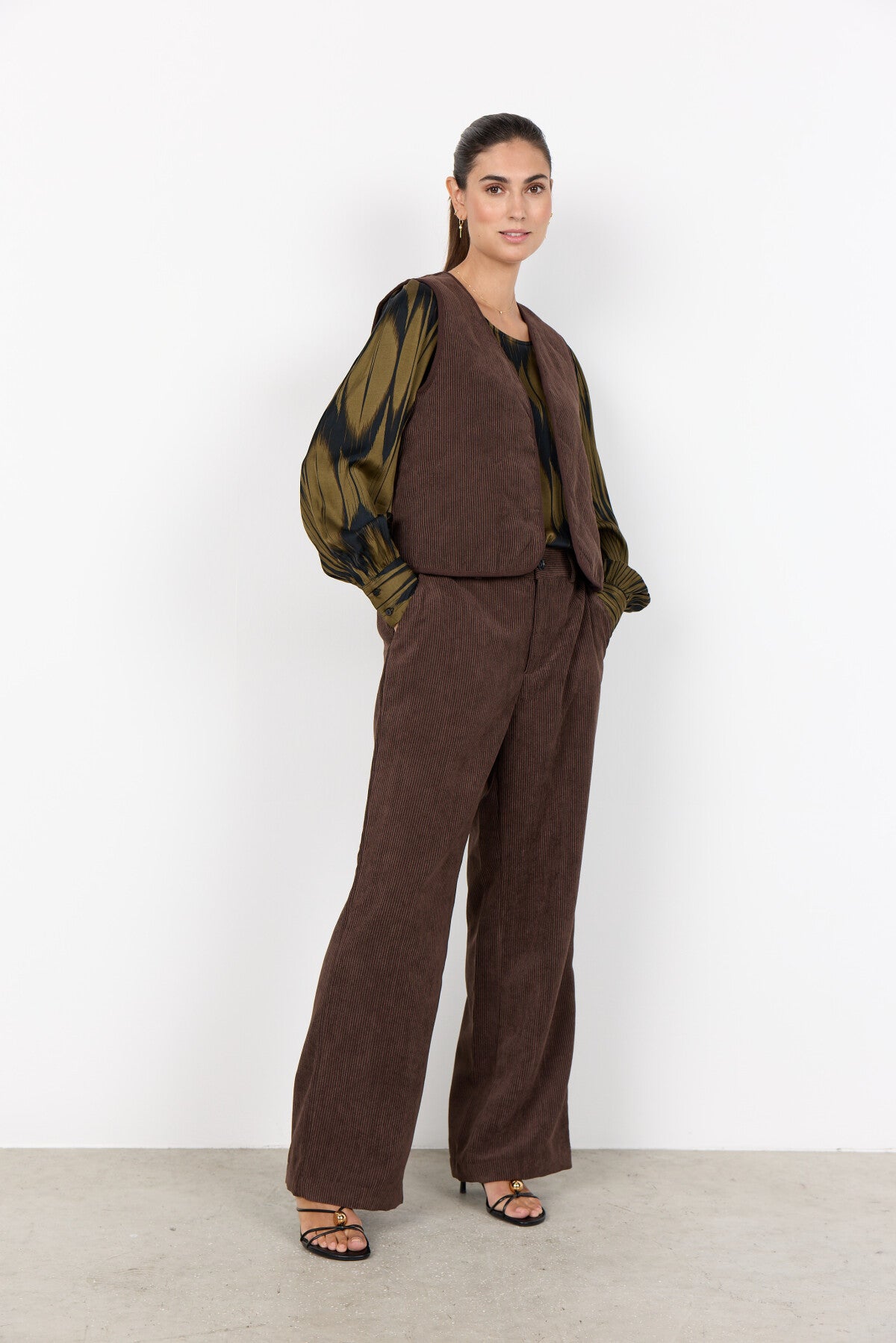 SC-BINDI 17 Waistcoat Dark brown