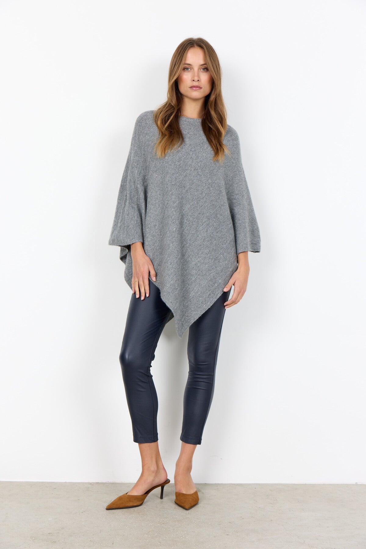 SC-AJNA 1 Poncho Grey